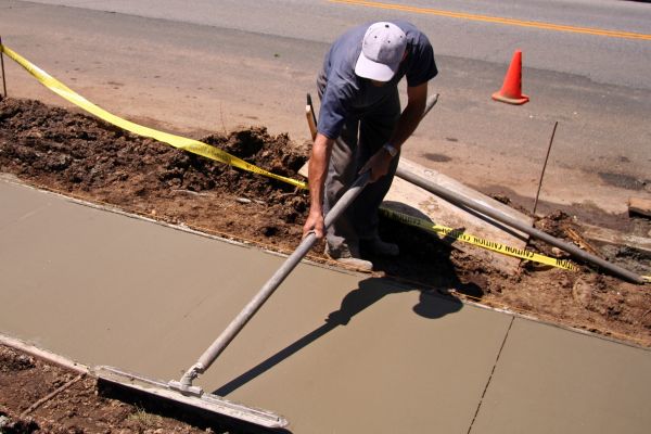 Cost of Sidewalk Pouring in Petaluma